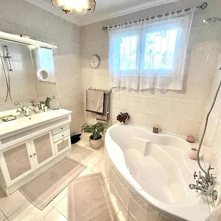 Homestay Dans Avec Salle De Bain Et Piscine Privee *