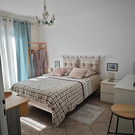 Dans Avec Salle De Bain Et Piscine Privee Séjour chez l'habitant *